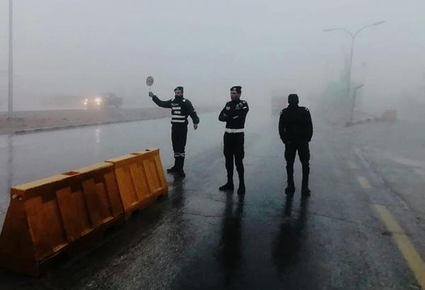 سقوط حمولة فوسفات وانسكاب زيوت على طرق خارجية