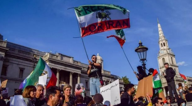 مظاهرات مؤيدة للحكومة في ظل تواصل الاحتجاجات في إيران