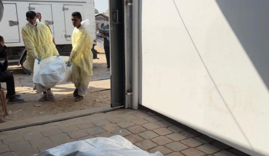 مجمع ناصر الطِّبي يتسلَّم جثامين 15 شهيدًا من قطاع غزَّة 