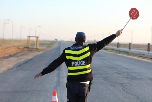 ضبط حدث يقود مركبة برفقة 5 طلاب