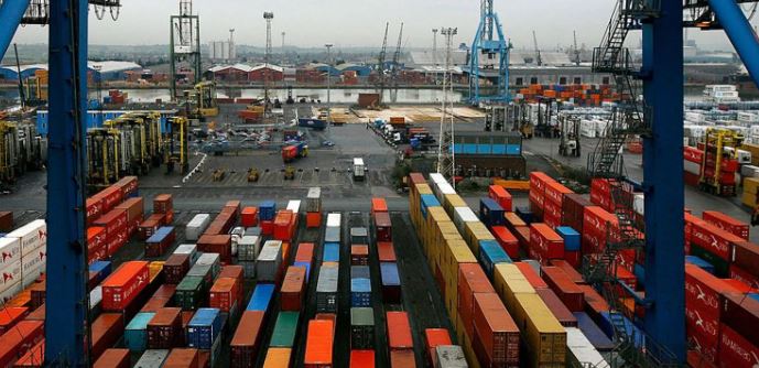 أزمة الشحن تتفاقم: بكين وواشنطن تتبادلان الرسوم على السفن