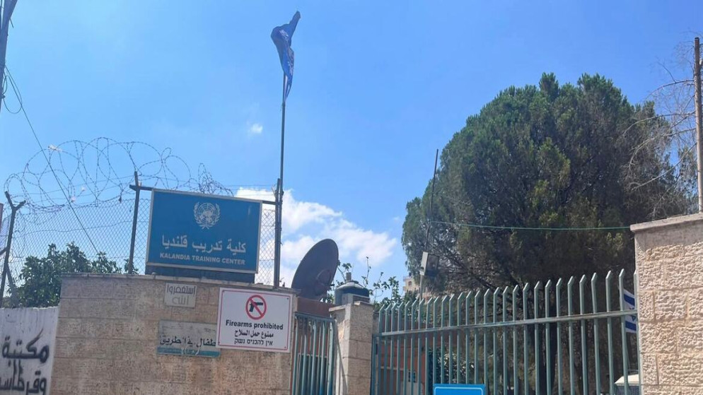 الاحتلال يواصل سيطرته على معهد قلنديا التابع لأونروا ويعزز وجوده العسكري