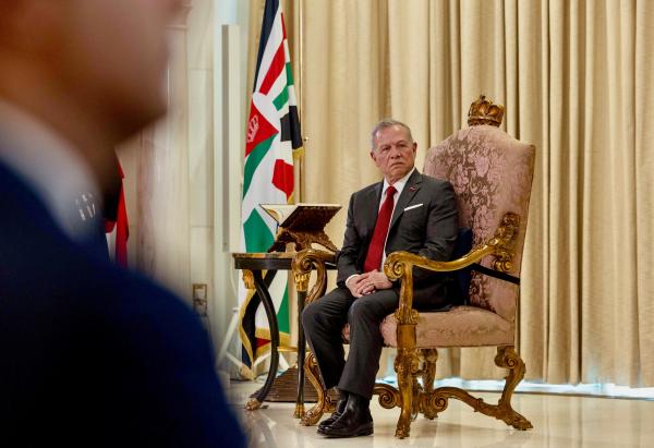 الملك يستمع إلى ردي مجلسي الأعيان والنواب على خطاب العرش (صور)