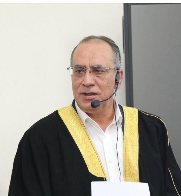 د. عبدالعزيز رضا صدقة  ..  مبارك الدكتوراة بامتياز