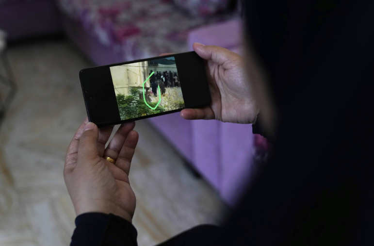 شهادات فلسطينيين واعترافات جنود "إسرائيليين" باستخدام مدنيين دروعاً بشرية