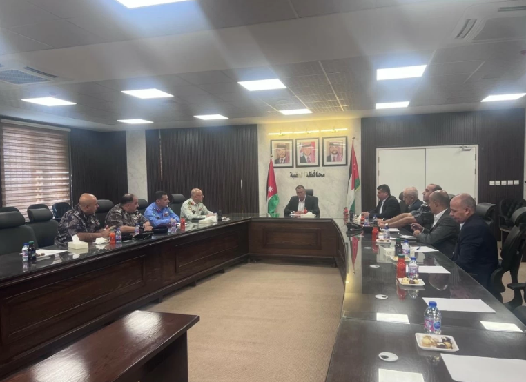 الفراية يزور دار محافظة العقبة ويجتمع مع مجلسها الأمني