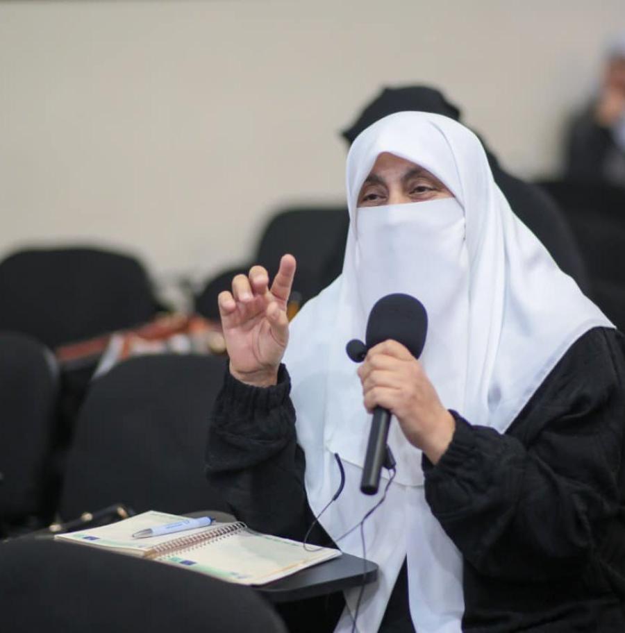 بعد حديث العتوم عن الهدر المالي ..  مواطنون: أين تذهب أموال المنح والقروض؟