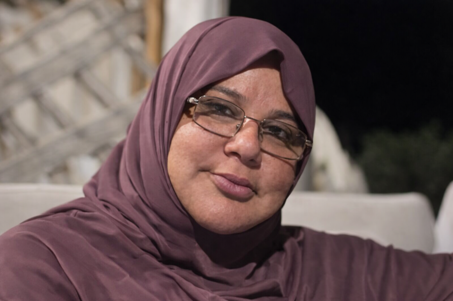 الحاجة سلام عياد ..  "خنساء غزة" التي ودّعت أبناءها وبقيت حارسةً لخيمة الكرامة  