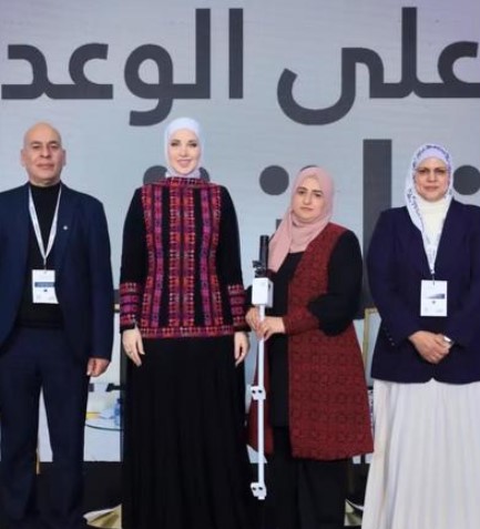 طالبات من "تربية الطفيلة" يبتكرن عصا ذكية لمساعدة ذوي الإعاقة البصرية 