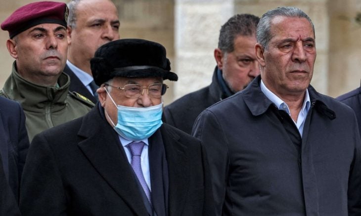 عباس يصدر إعلانا دستوريا يقضي بتولي نائبه مهام رئيس دولة فلسطين في حال شغور المنصب