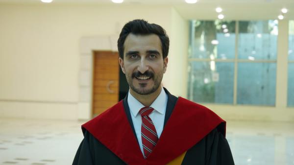 ليث السواعير  ..  مبارك الدكتوراة في العلوم السياسية