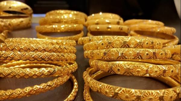 انخفاض أسعار الذهب محليا إلى 89.70 دينارا للغرام