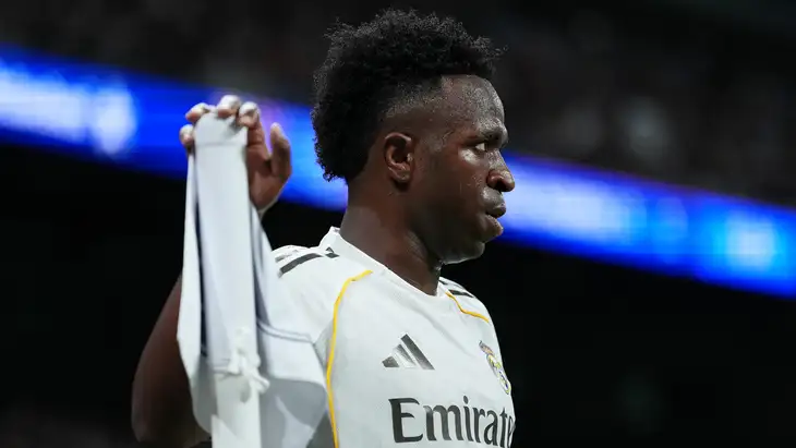 البرنابيو يعلن العصيان ..  فينيسيوس يضع ريال مدريد أمام معادلة شائكة