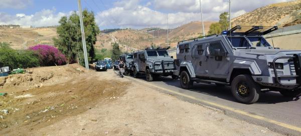 حملة في جرش لإزالة الأكشاك والبسطات المخالفة 