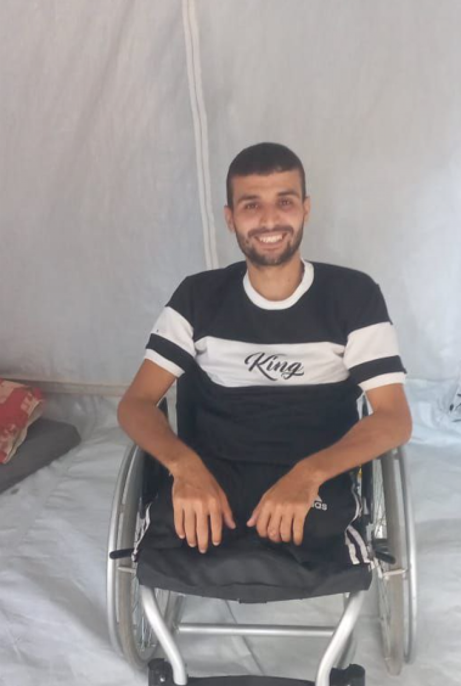 حازم العرعير ..  أب يفقد ساقيه في سبيل إطعام أطفاله 