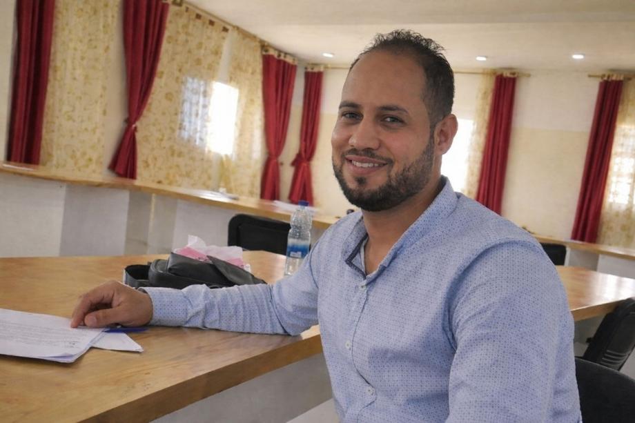 محمود أبو حماد… شاب ينهكه السرطان وينتظر بصيص أمل خارج غزة