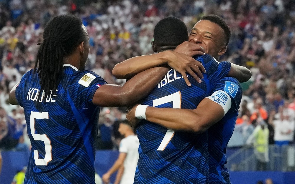 فرنسا تتجاوز السويد بثلاثية وتضرب موعدا مع الباراغواي