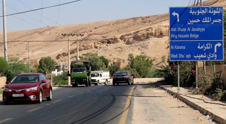 باعة الطرقات في الكرامة والشونة الجنوبية يشكون تراجع المبيعات  