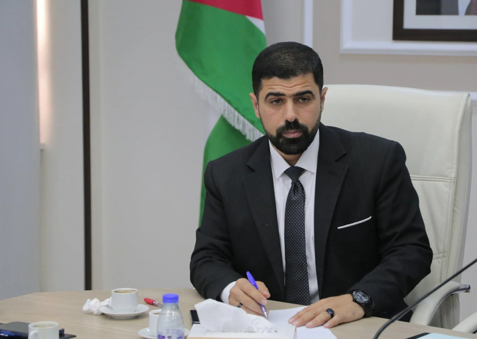 ربيحات: الحكومة تفضّل العمل بعيدًا عن انعقاد مجلس النواب