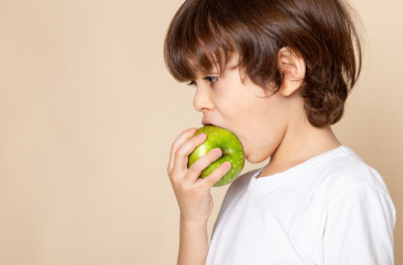 3 أنواع من الفواكه يجب ألا تقدميها لطفلك المصاب بالحساسية الصدرية