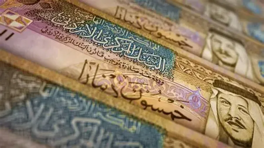 "أين تذهب أموالنا؟" ..  مواطنون يتساءلون عن رسوم وعمولات تُخصم من حساباتهم