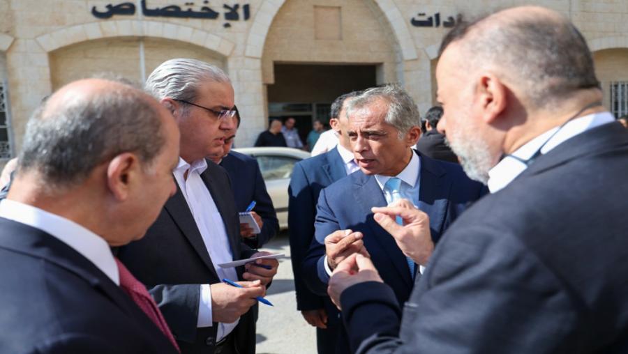 زيارة  رئيس الحكومة لليرموك… بين التوجيه والتنفيذ: مطالب بالأجهزة والكوادر قبل البِناء