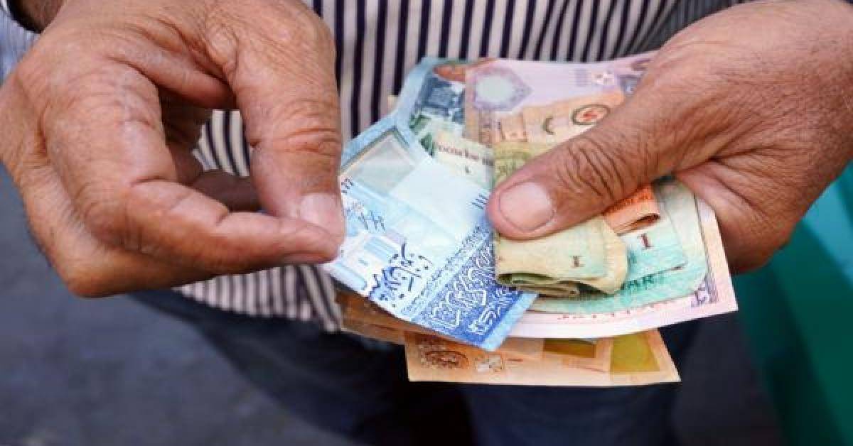 جدل شعبي واسع حول ملف الرواتب: بين المطالبة بالزيادة والتحذير من ارتفاع الأسعار
