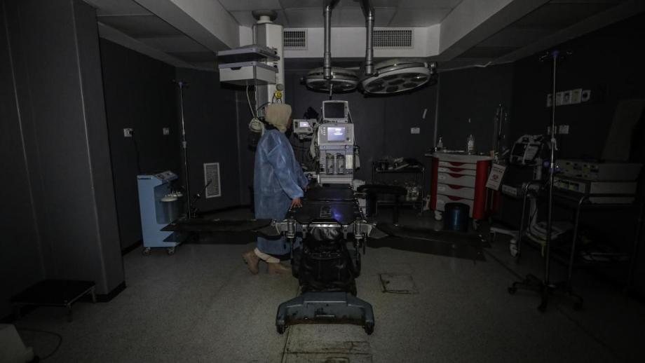 تحذيراتٌ من كارثة إنسانية بغزَّة جراء منع الاحتلال إدخال الزيوت وقطع غيار المولدات 