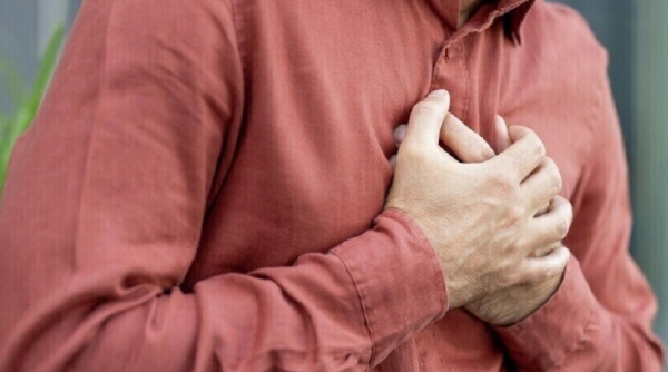 تشابه كبير في الأعراض  ..  كيف نفرق بين نوبات الهلع وأمراض القلب؟
