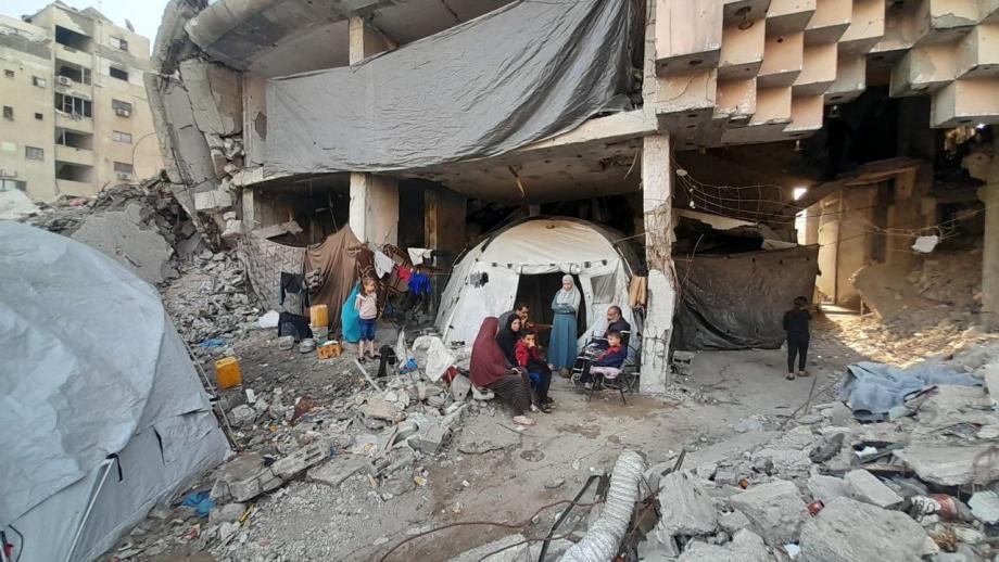 صمت عالمي وهدوء هشْ ..  الغزِّيون يخشون عودة الإبادة