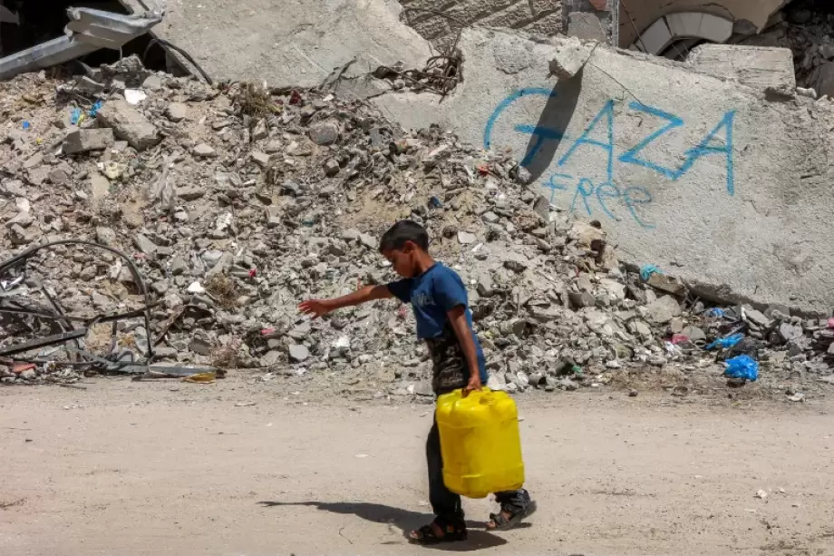 عجز بنسبة 90% ..  كارثة قطع المياه تثقل يوميات الغزيين  