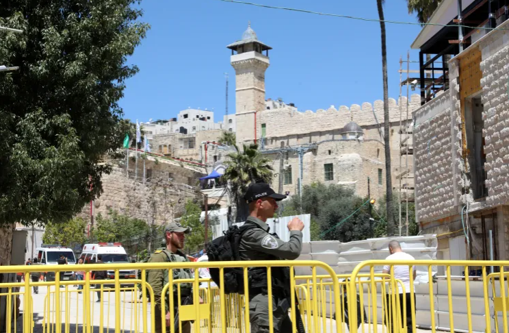 الأوقاف الفلسطينية تستنكر استهداف الاحتلال للحرم الإبراهيمي