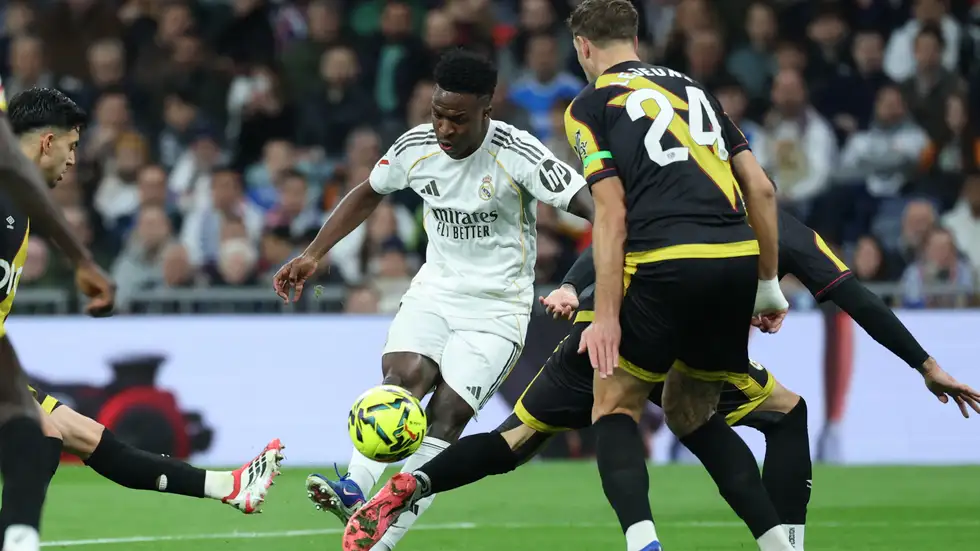 وسط الصافرات ..  ريال مدريد ينجو بأعجوبة من فخ فاليكانو