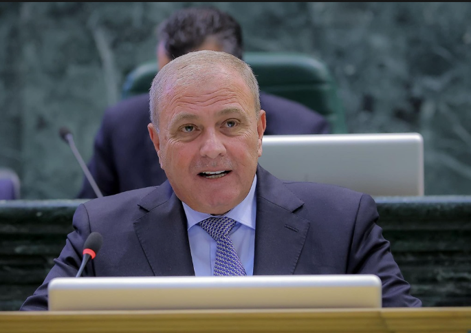 عطية: على الحكومة التفكير بجدية بزيادة الرواتب