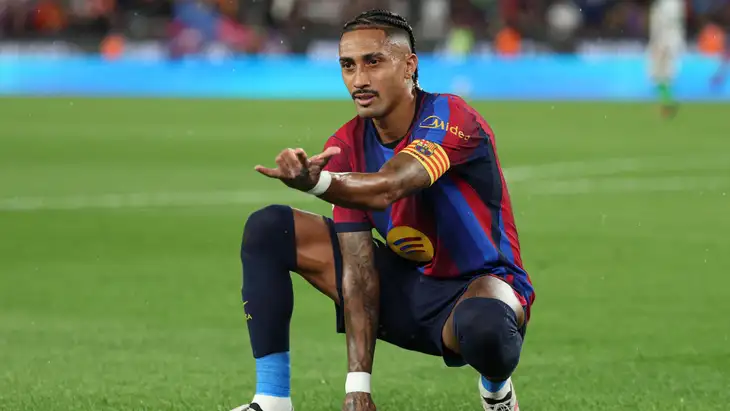 رافينيا يعود إلى برشلونة ..  والاتحاد البرازيلي يكشف رسميًا طبيعة الإصابة