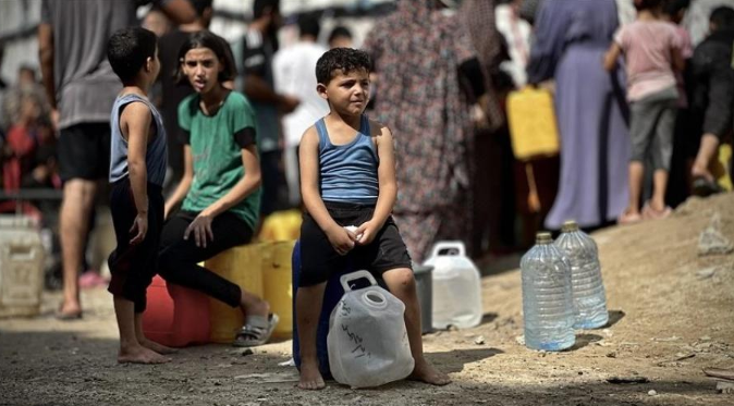 طفل غزة طارق ..  حين يختطف الصاروخ الحركة والحلم  
