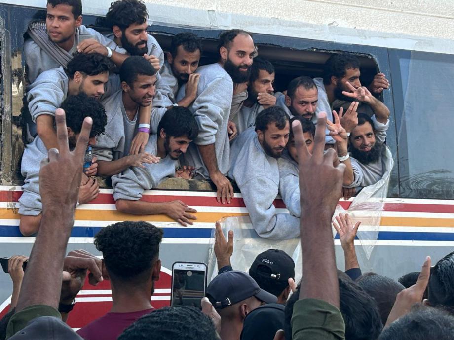 وسام راضي ..  حرية تداوي جراح أسرته بالفقد ودمار المنازل 
