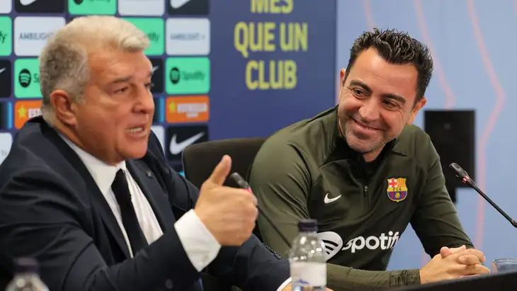 لابورتا يرد بقسوة على تشافي: أصبحت أداة ..  وبرشلونة كان يخسر بسببك