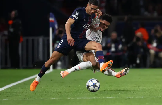 اتفاق جديد بين حكيمي وباريس بشأن أمم أفريقيا