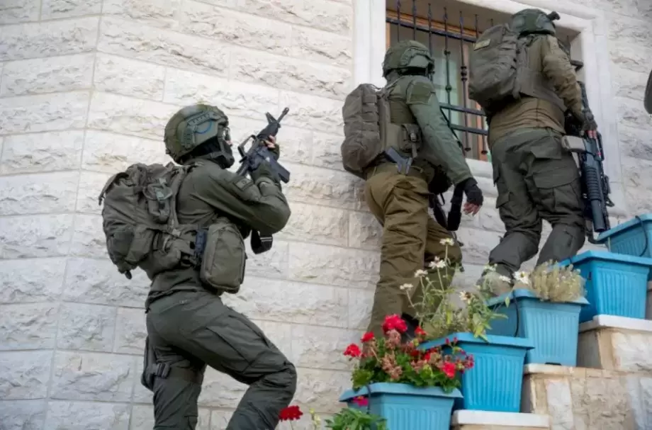 الاحتلال يشنُّ حملة اعتقالات واسعة في الضفة والقدس 