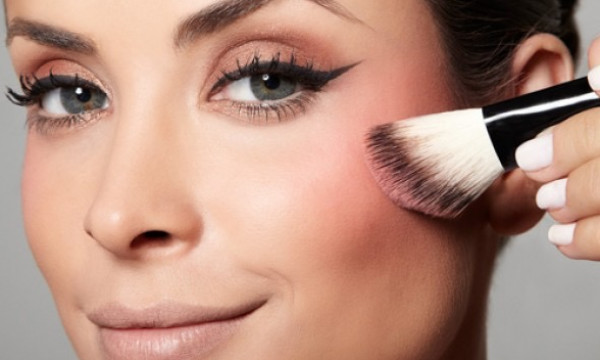 المكان الصحيح لأحمر الخدود 