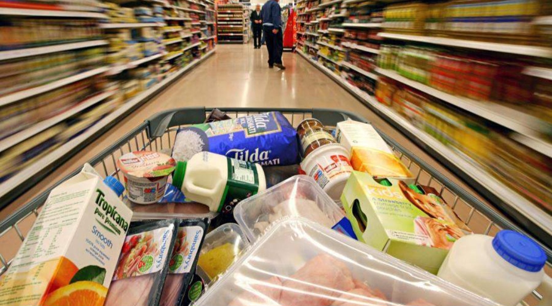 ازدحام في الأسواق واستقرار بأسعار السلع الأساسية وارتفاع الخضار واللحوم