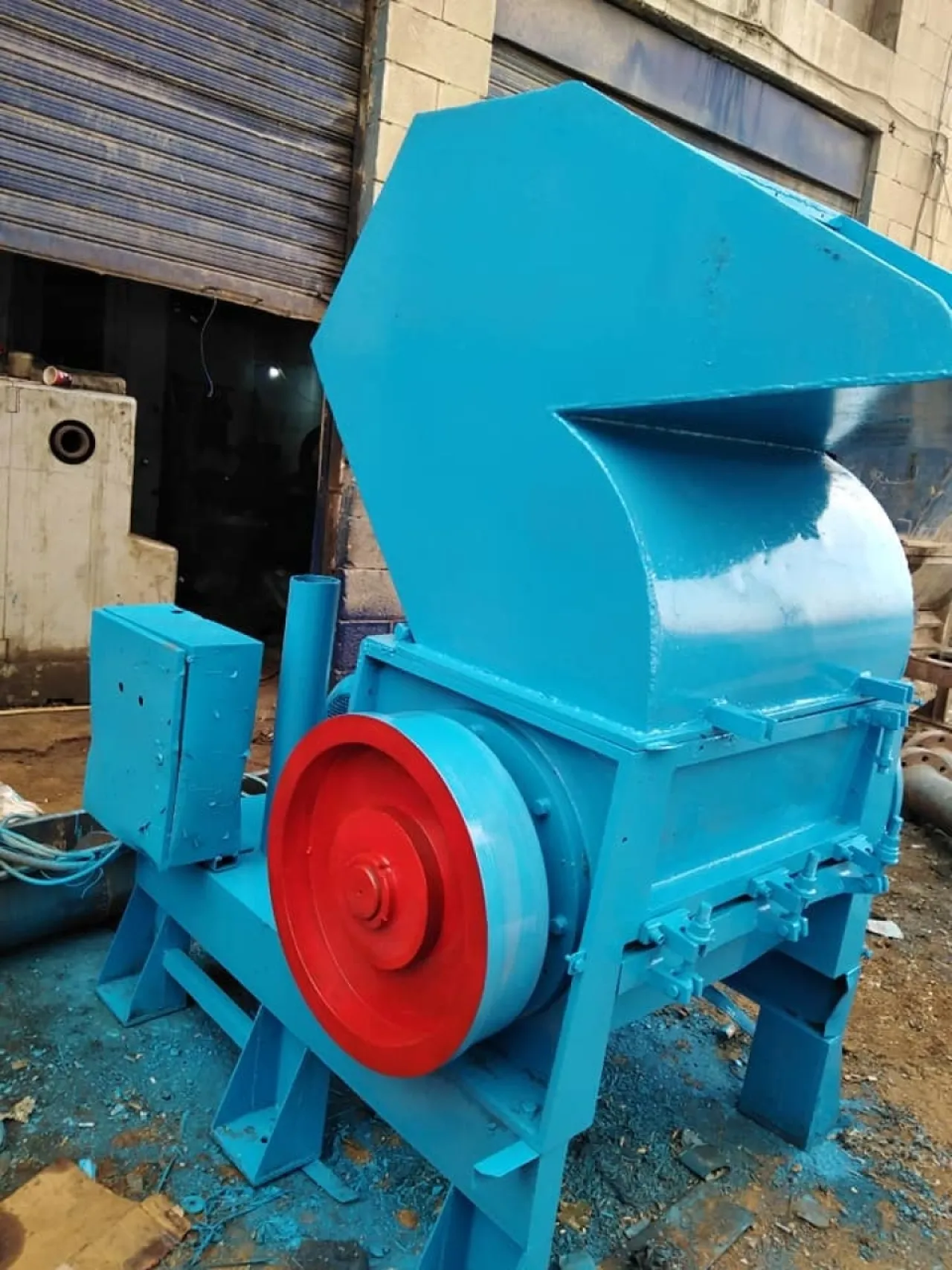 وفاة عامل سقط في "جاروشة" بلواء الموقر