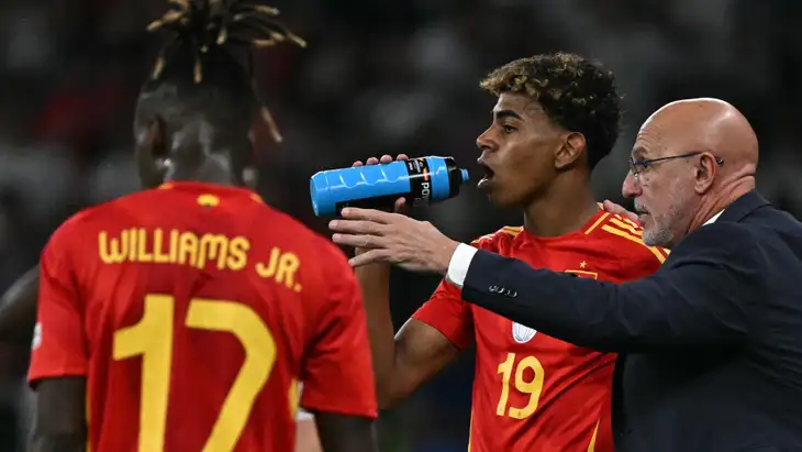 زلزال الكلاسيكو يهدد معسكر إسبانيا ..  ودي لا فوينتي يرفع حالة الطوارئ