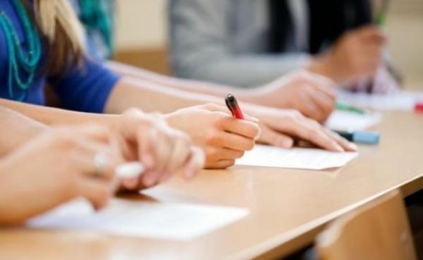 طلبة الشامل يشكون صعوبة الورقة الثانية: أسئلة من خارج الكتب