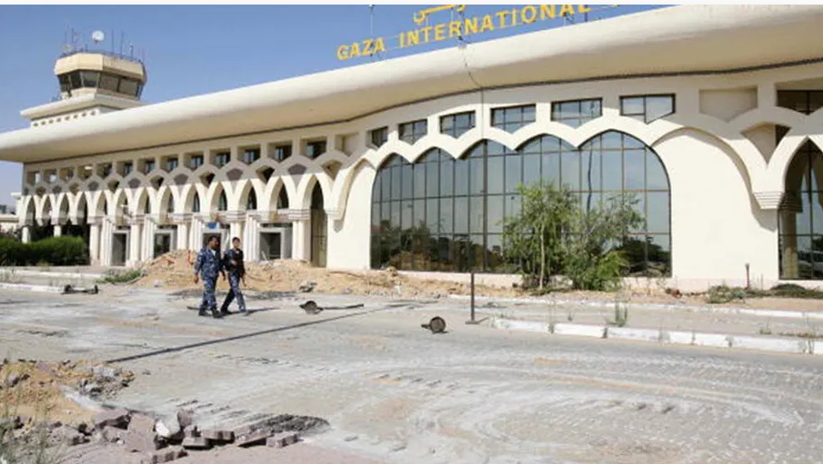 الاحتلال ينسف بقايا مطار غزة الدولي في رفح