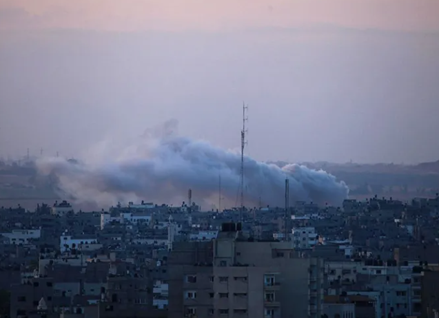 مدفعية الاحتلال تقصف مناطق بحي الشجاعية في غزة