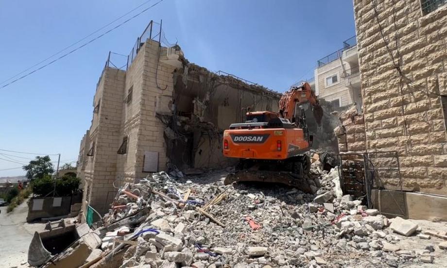 الاحتلال يجبر مقدسيًا على هدم منزله في سلوان 