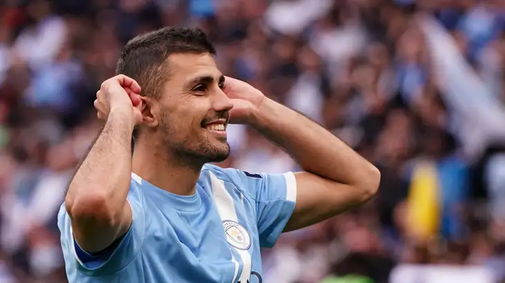برشلونة يدمر كبرياء ريال مدريد بصفقة رودري