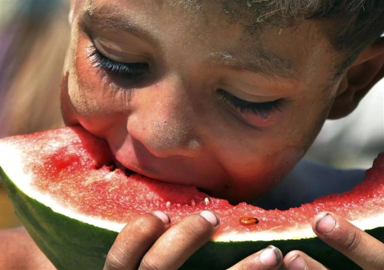 15 طعاماً قد تبقي جسمك رطباً إلى جانب شرب الماء